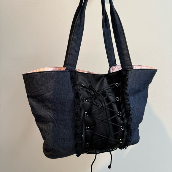 **SOLD*** Y2K Victoria’s Secret Lace Up Corset Tote - Picture 2 of 7